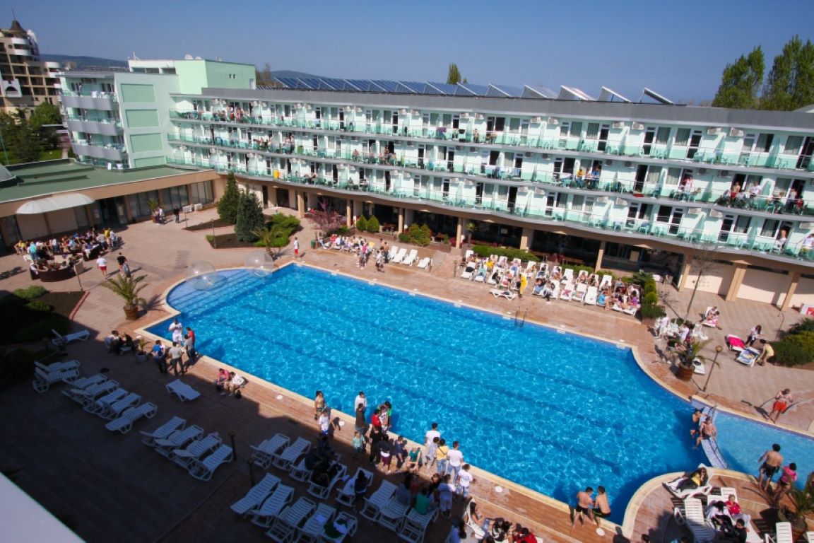 Kotva hotel spoljni bazen.jpg