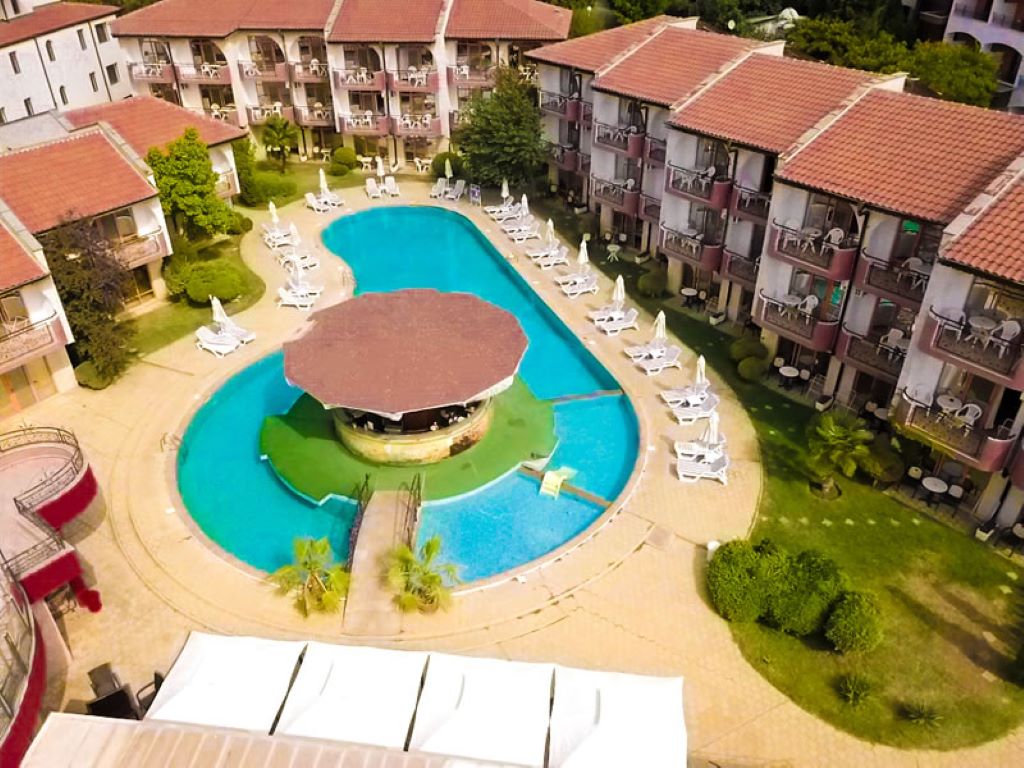 Sunrise Hotel-Hotel spolja.jpg