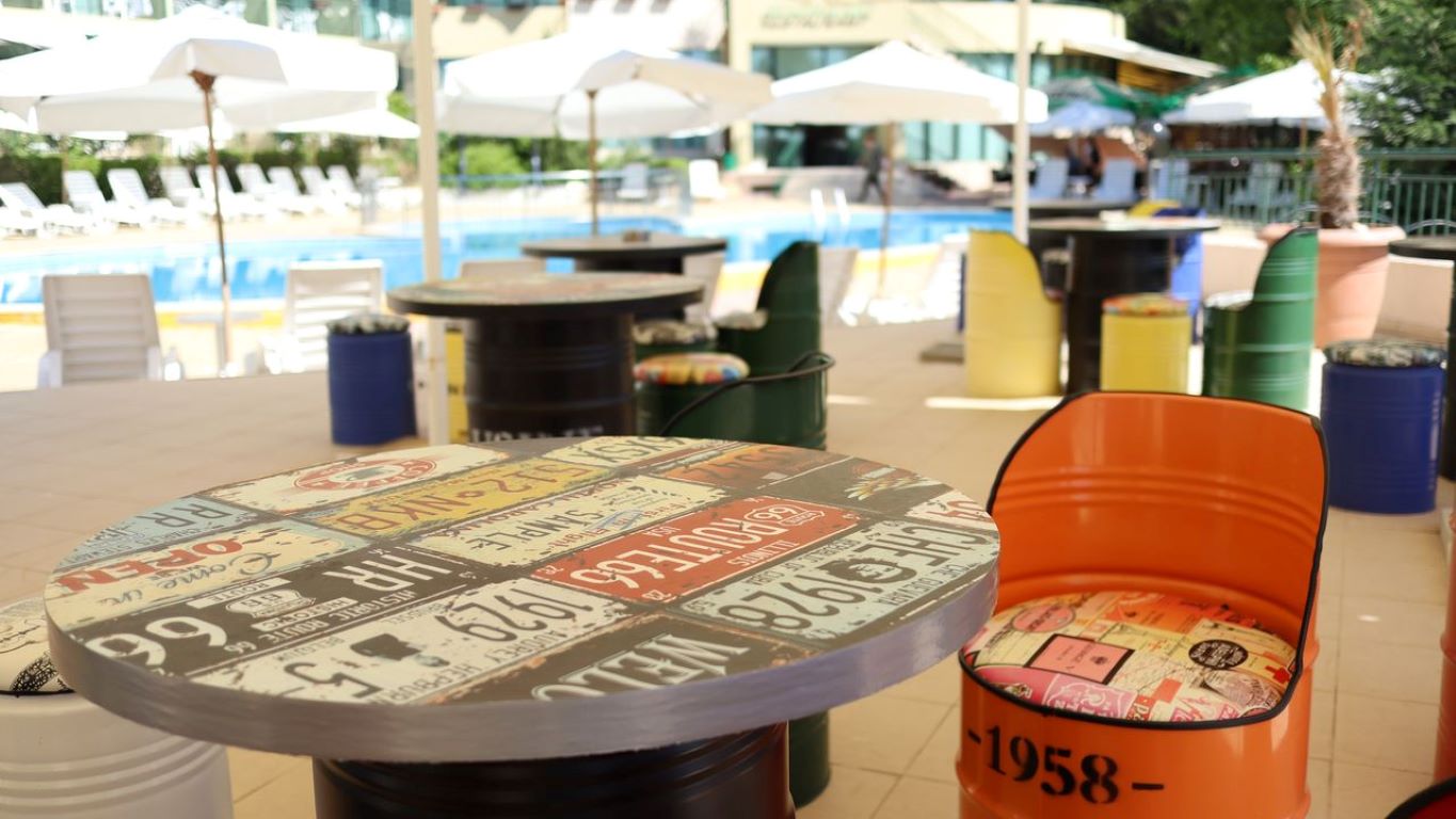 Hotel Palm Beach-Bar na bazenu.jpg