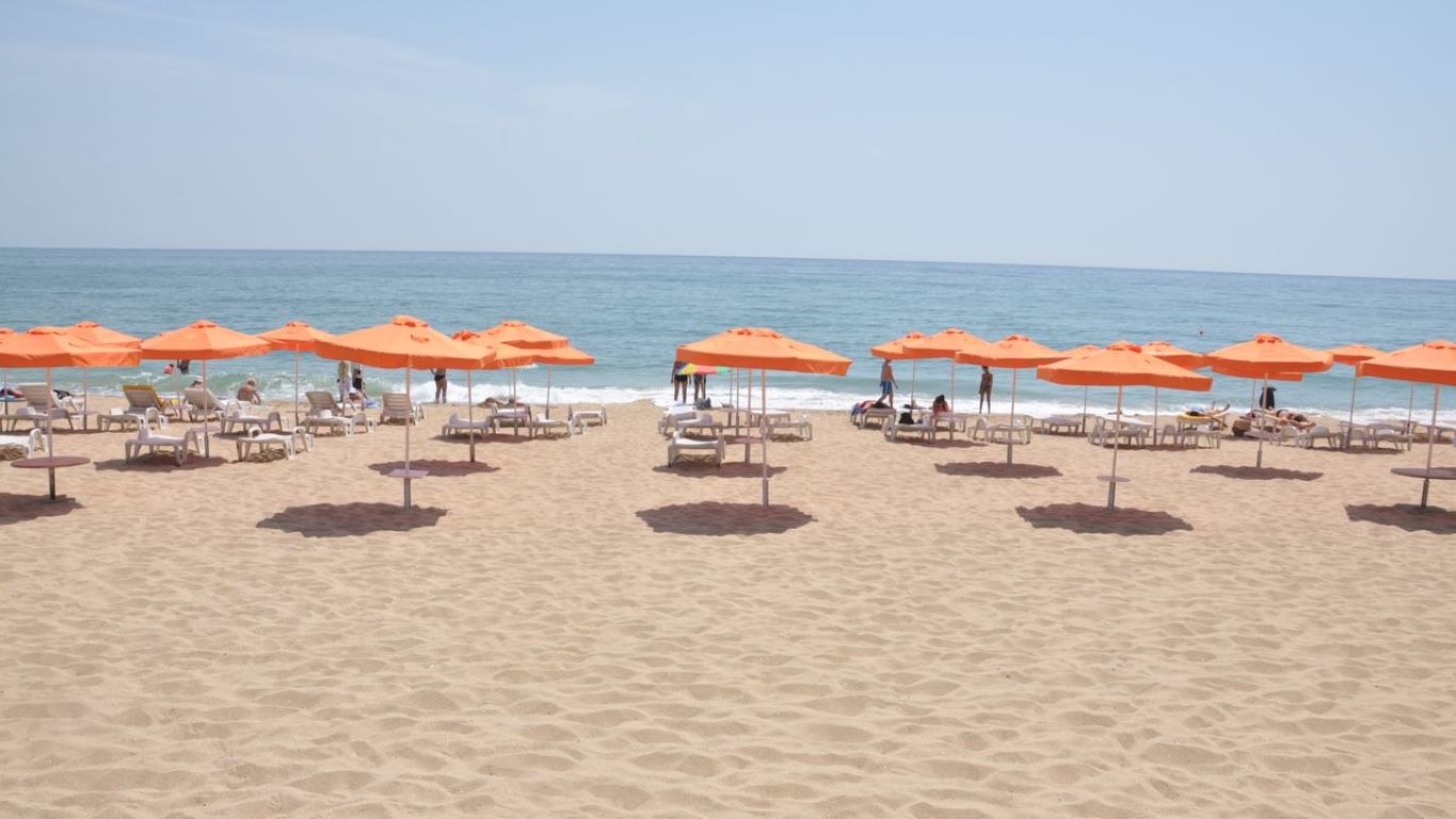 Palm Beach Hotel-Plaza.jpg