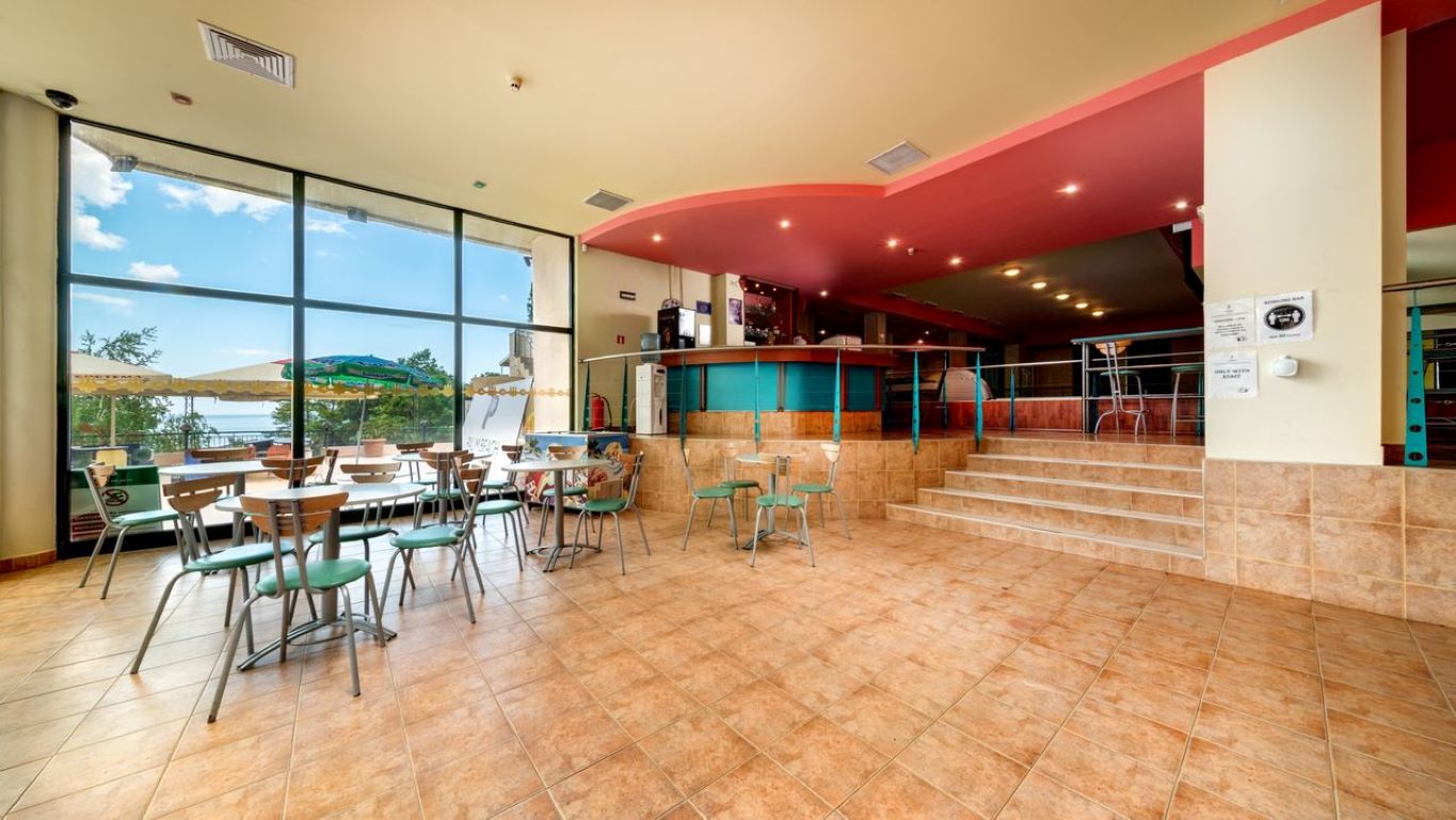 Palm Beach Hotel-Sportski bar.jpg
