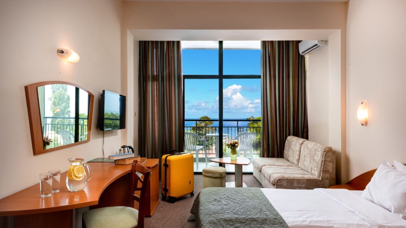 Palm Beach Hotel-Standardna soba pogled more.jpg