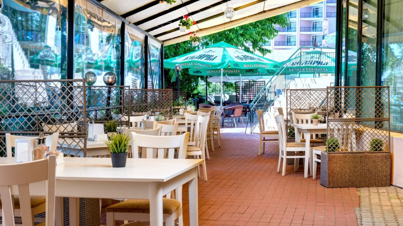 Palm Beach Hotel-Terasa bara.jpg