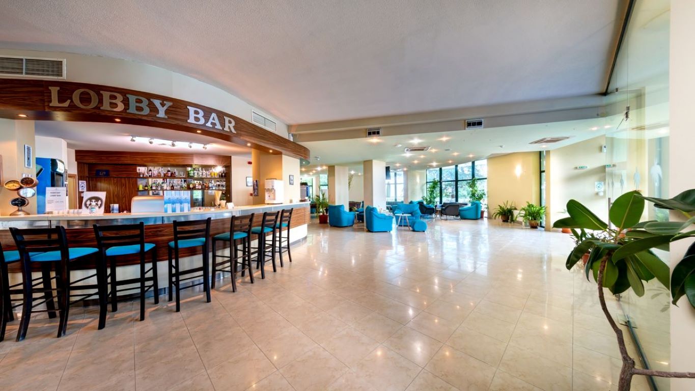 Palm Beach-Lobby bar.jpg