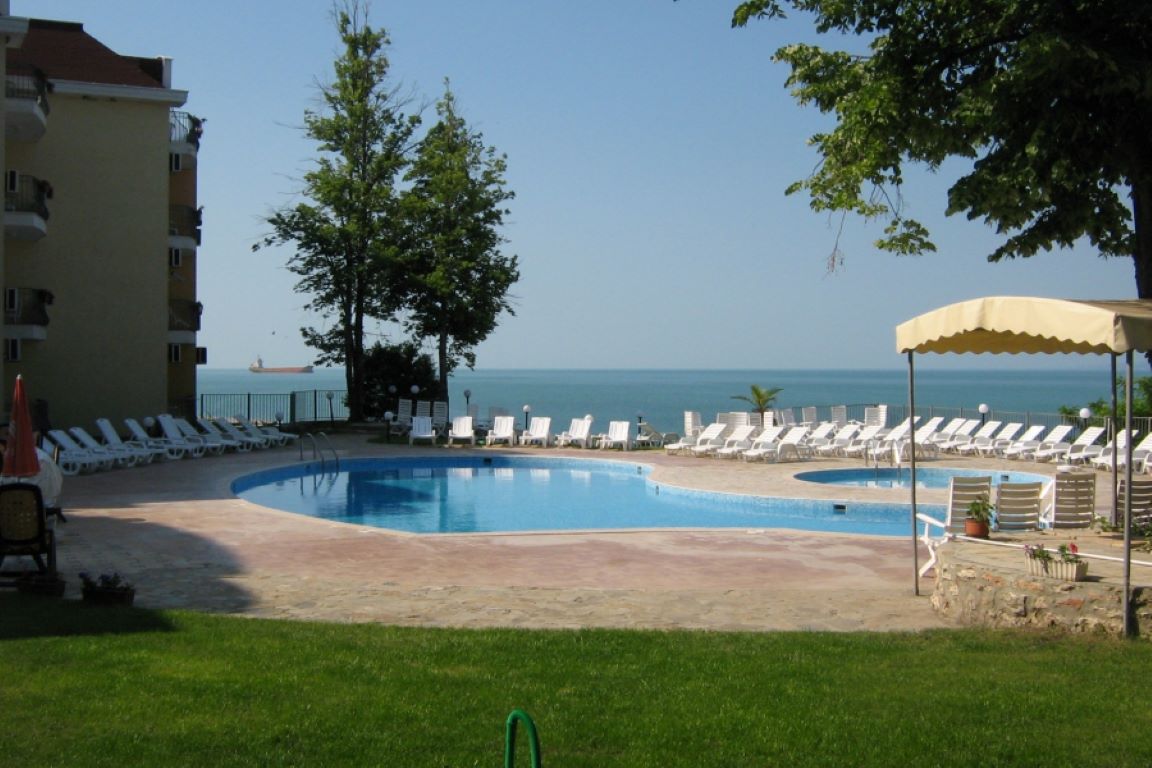 Helios Balchik Hotel-Bazen.jpg