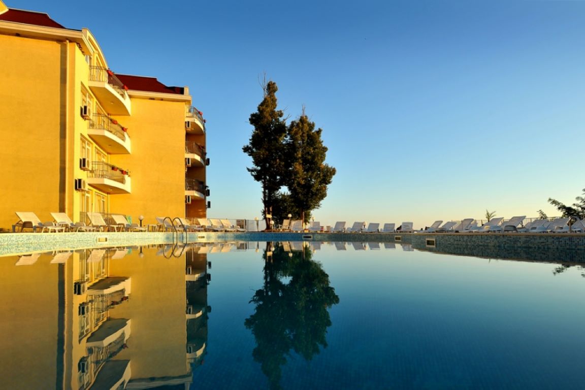 Hotel Helios Balchik-Bazen.jpg