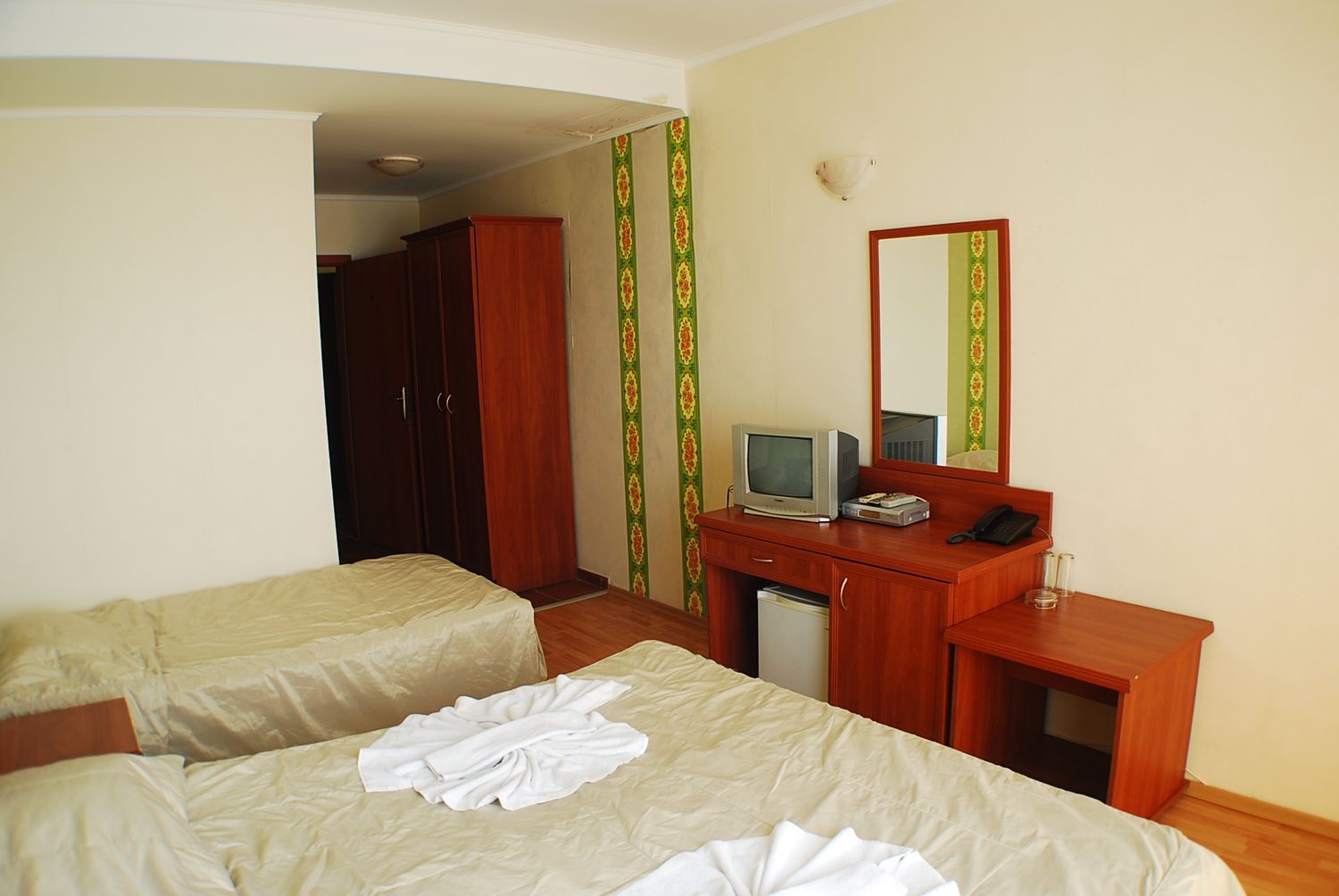 Lotos Balchik Hotel-Trokrevetna soba.jpg