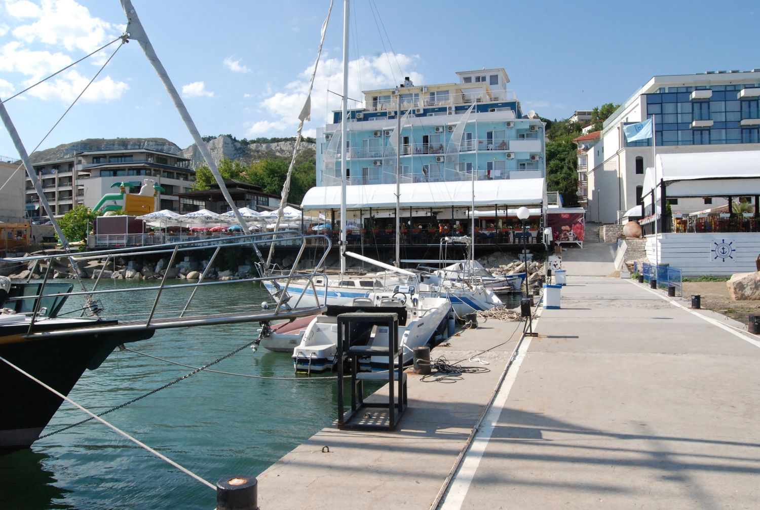 Lotos Balchik-Marina ispred hotela.jpg