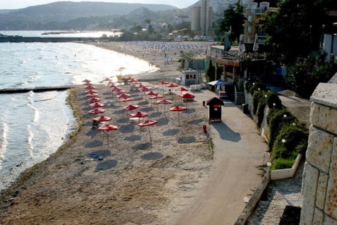 Hotel Oasis Balchik-Plaza.jpg