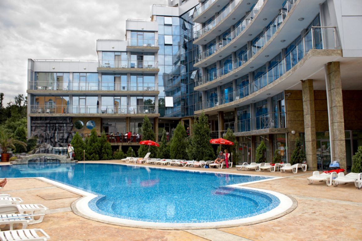 Kamenec Kiten Hotel-Bazen.jpg