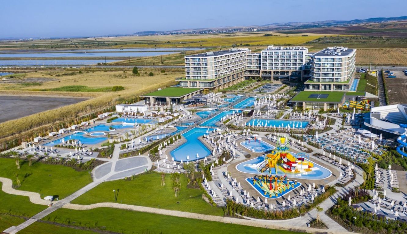 Hotel Wave Resort-Kompleks bazena.jpeg