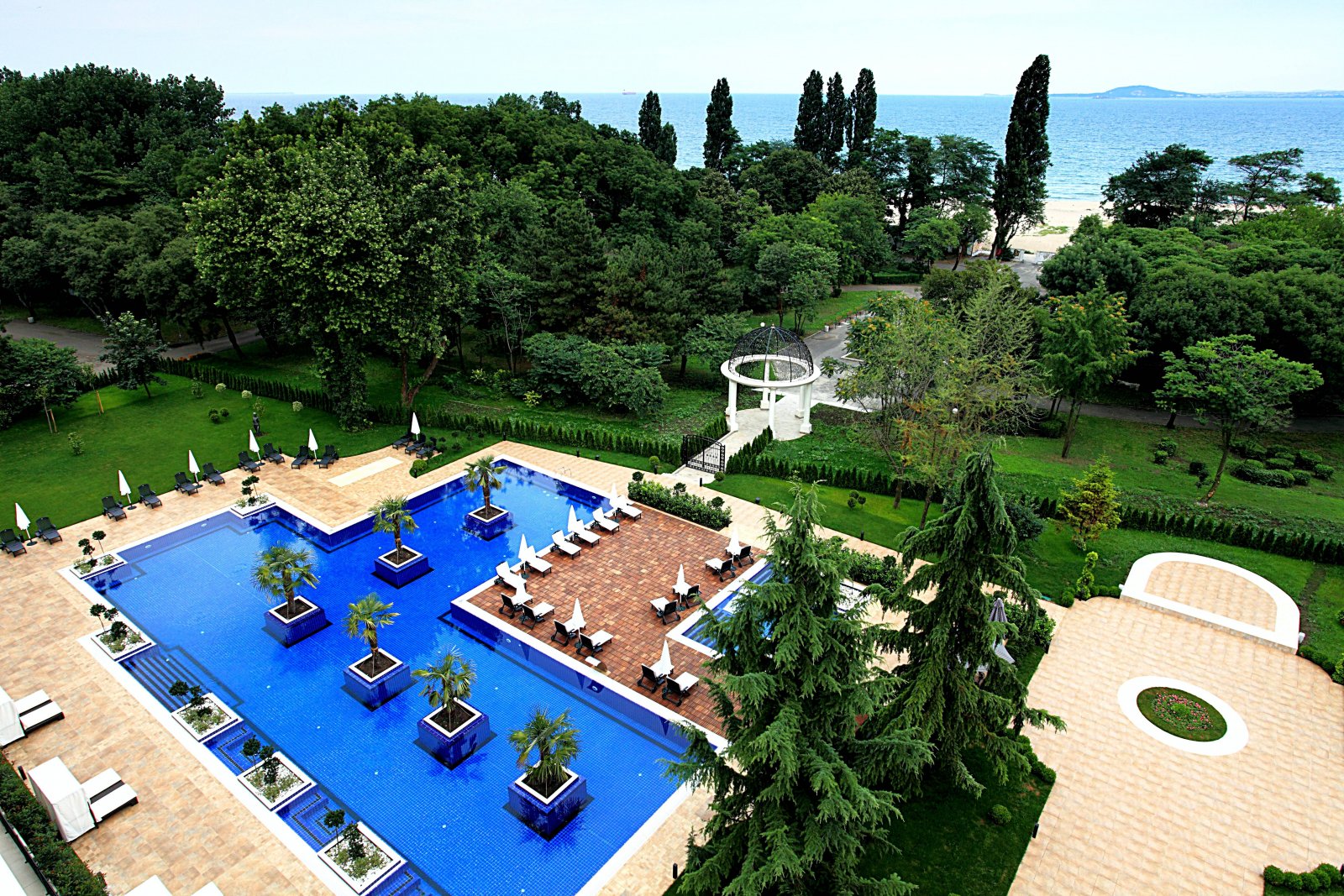 Grand Hotel Primorets-Bazeni.jpg