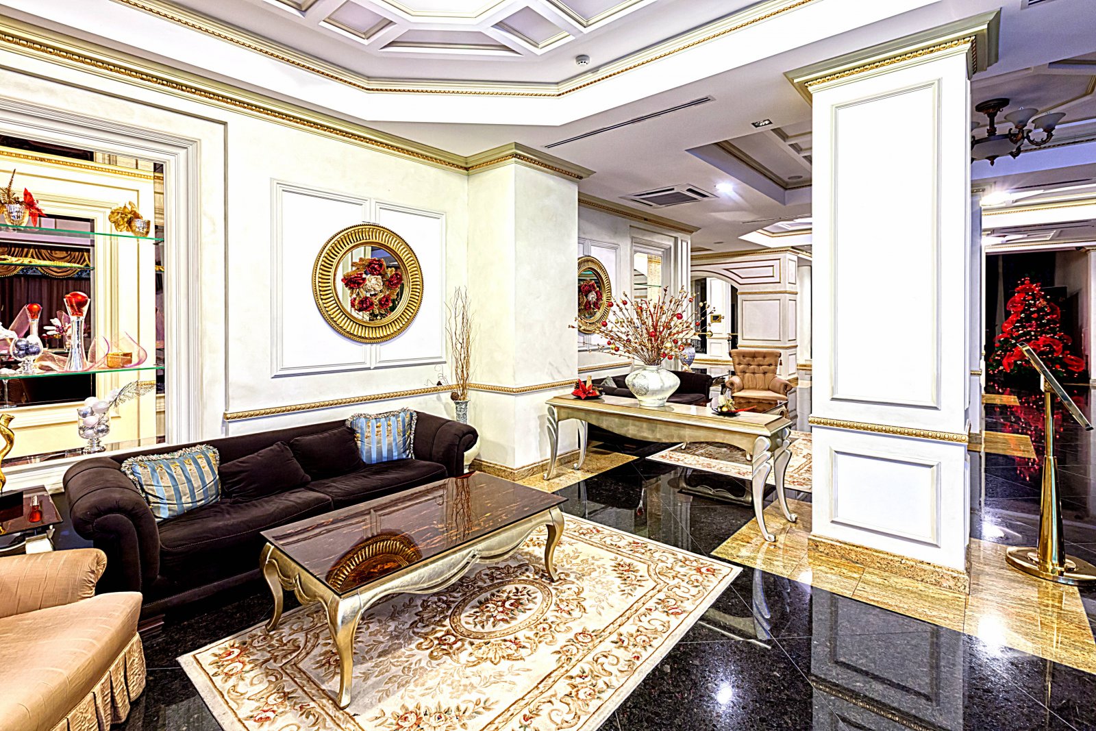 Grand Hotel Primorets-Lobby.jpg