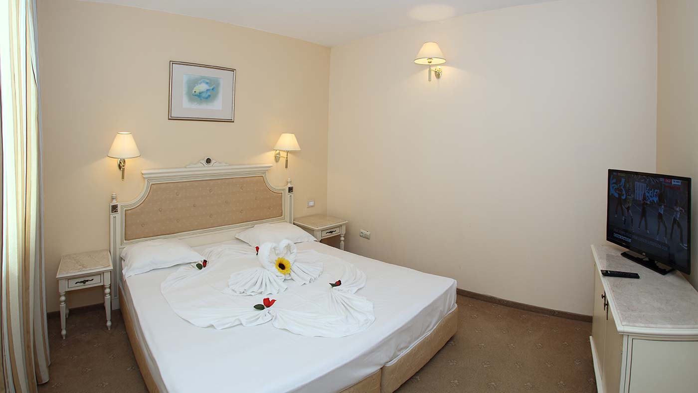 Hotel Marina Beach-Suite.jpg
