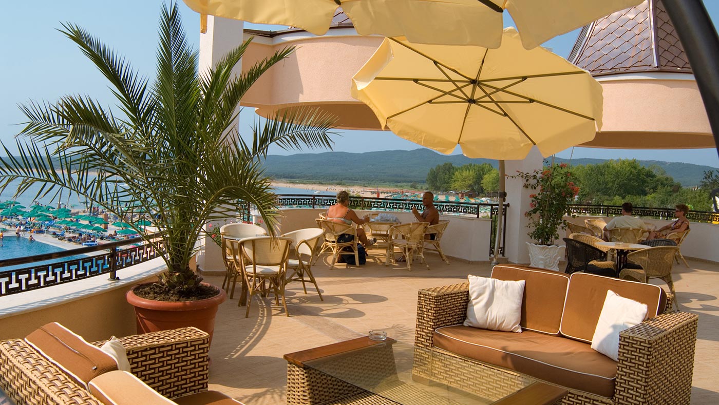 Marina Beach-Bar na krovu.jpg