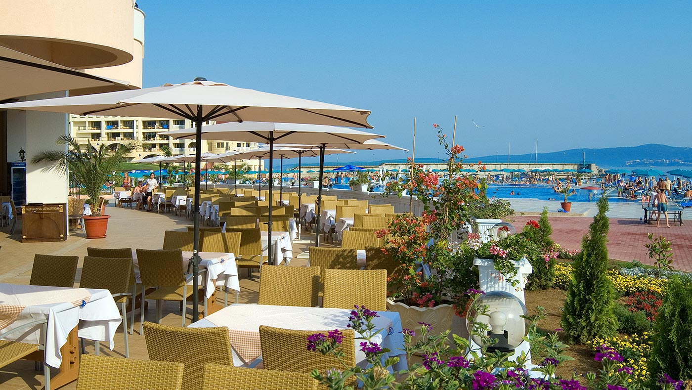 Marina Beach Hotel-Terasa restorana.jpg