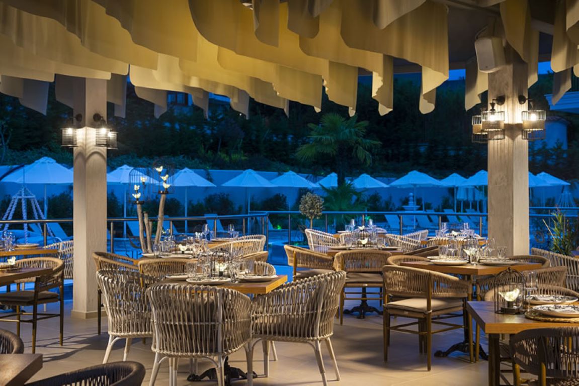 Hotel Siena Premium Retreat-Terasa restorana.jpg