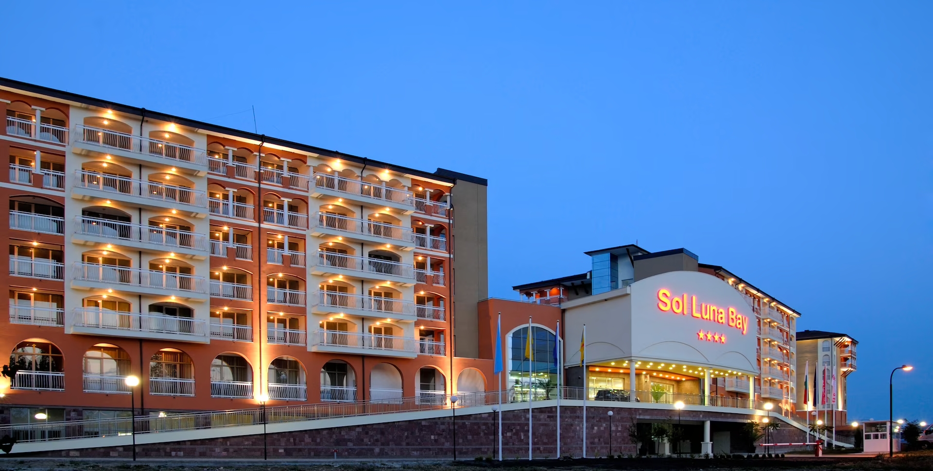 Sol Luna Bay Resort-Hotel spolja.jpg