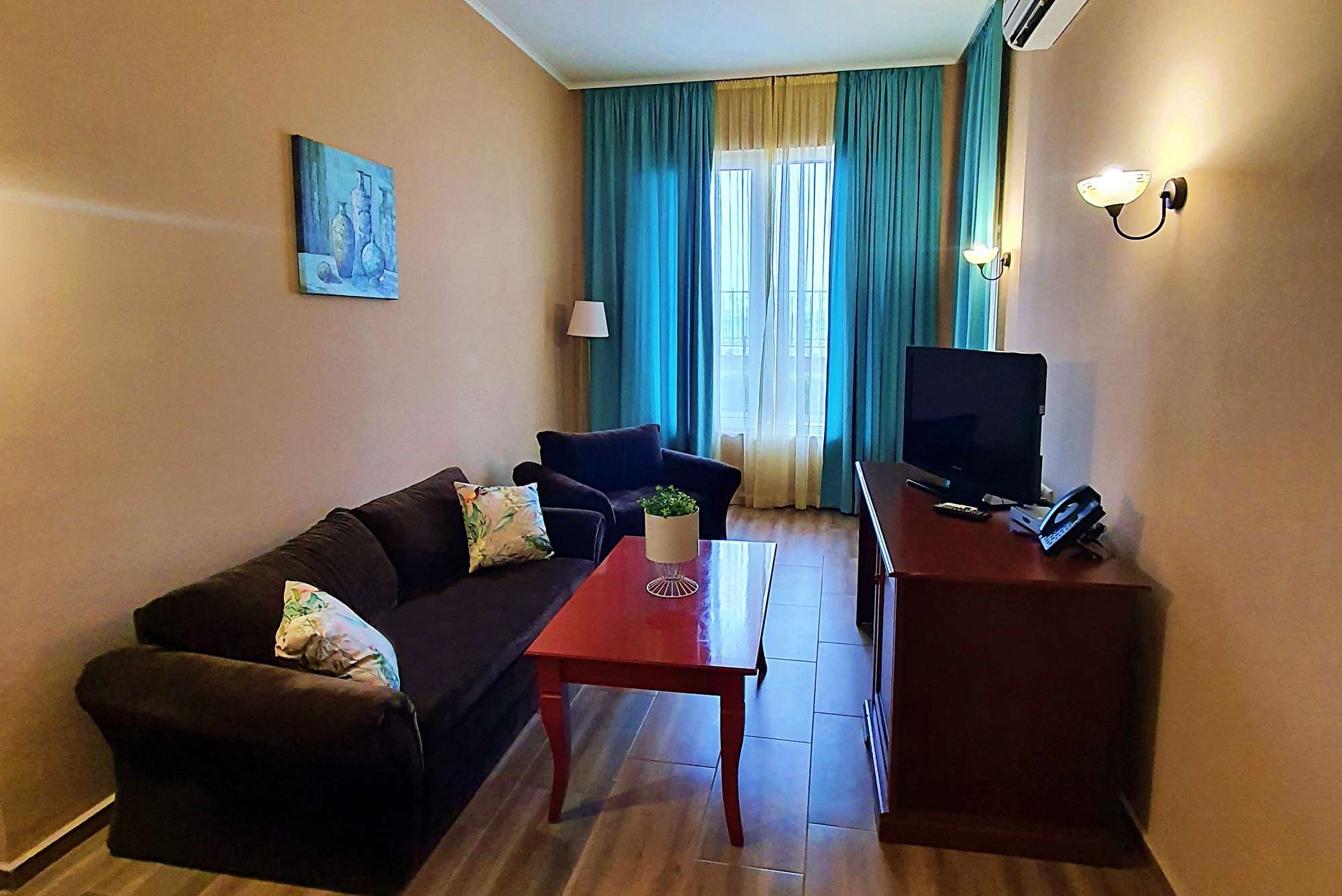 Festa Pomorie Hotel-Porodicni apartman pogled more.jpg