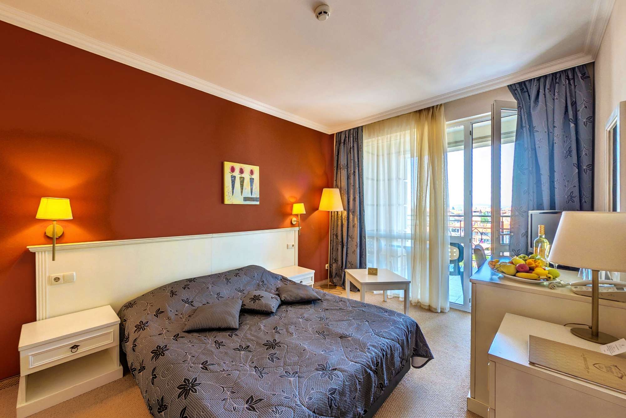 Hotel Festa Pomorie-Standardna soba pogled grad.jpg