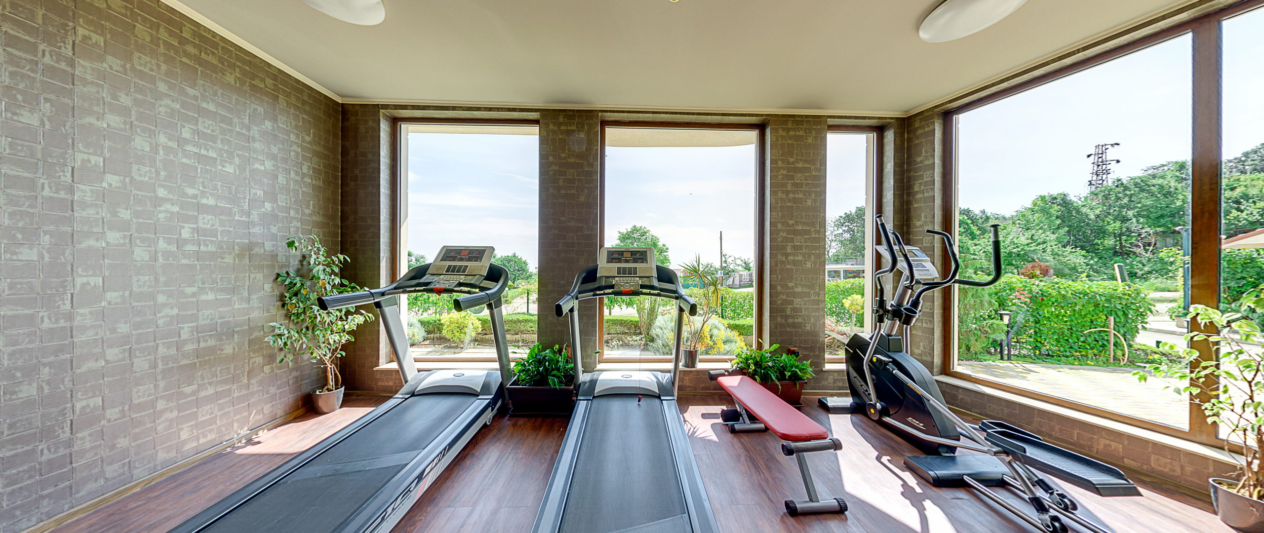 Hotel Long Beach Resort & Spa fitness.jpg