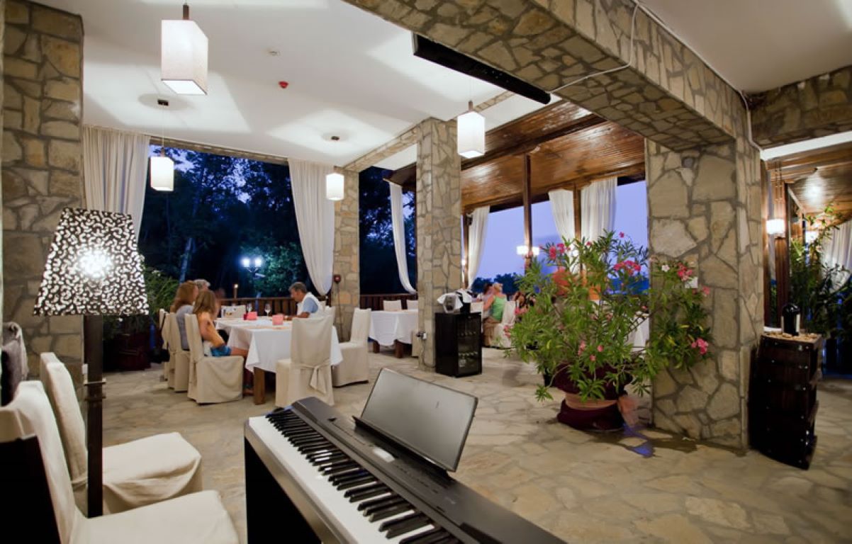 Arkutino Resort Hotel-Restoran.jpg