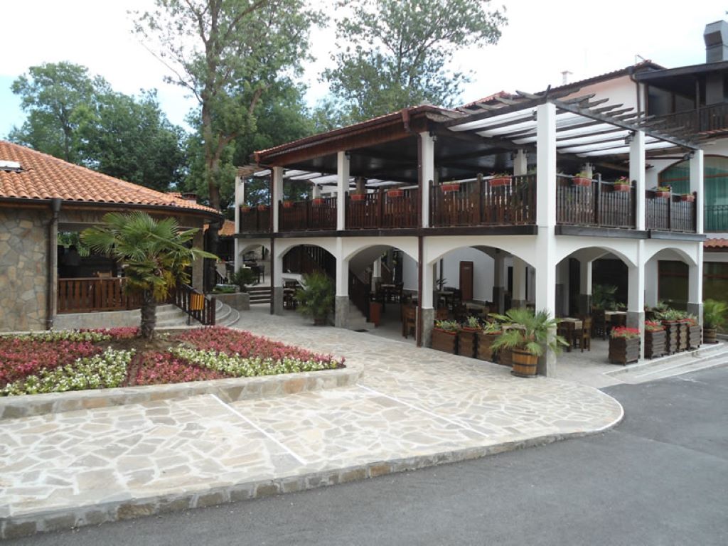 Arkutino Resort Hotel-Taverna.jpg