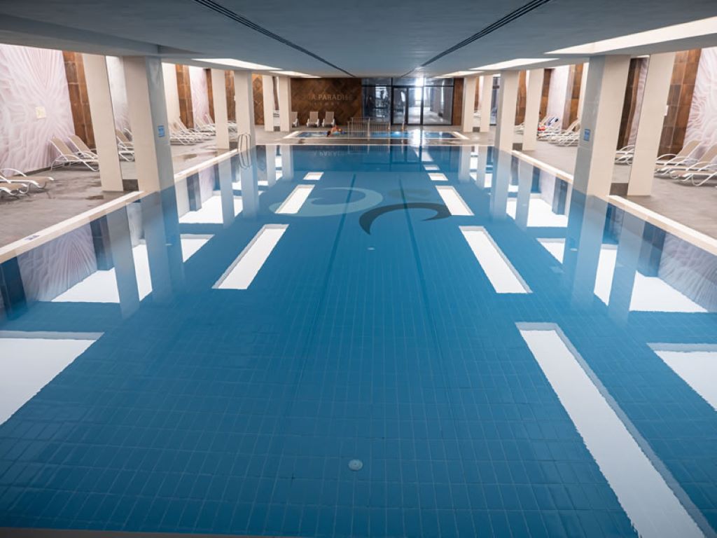 Aqua Paradise Hotel-Unutrasnji bazen.jpg