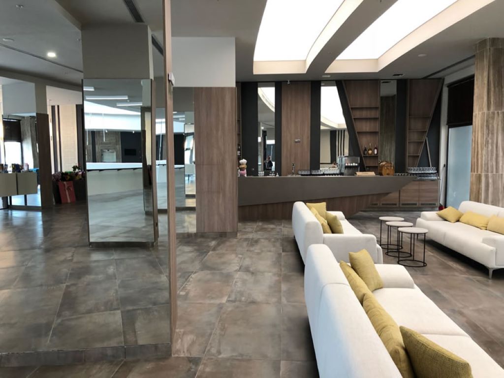 Aqua Paradise-Lobby bar.jpg