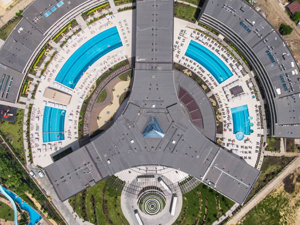 Hotel Aqua Paradise-Bazenski kompleks.jpg