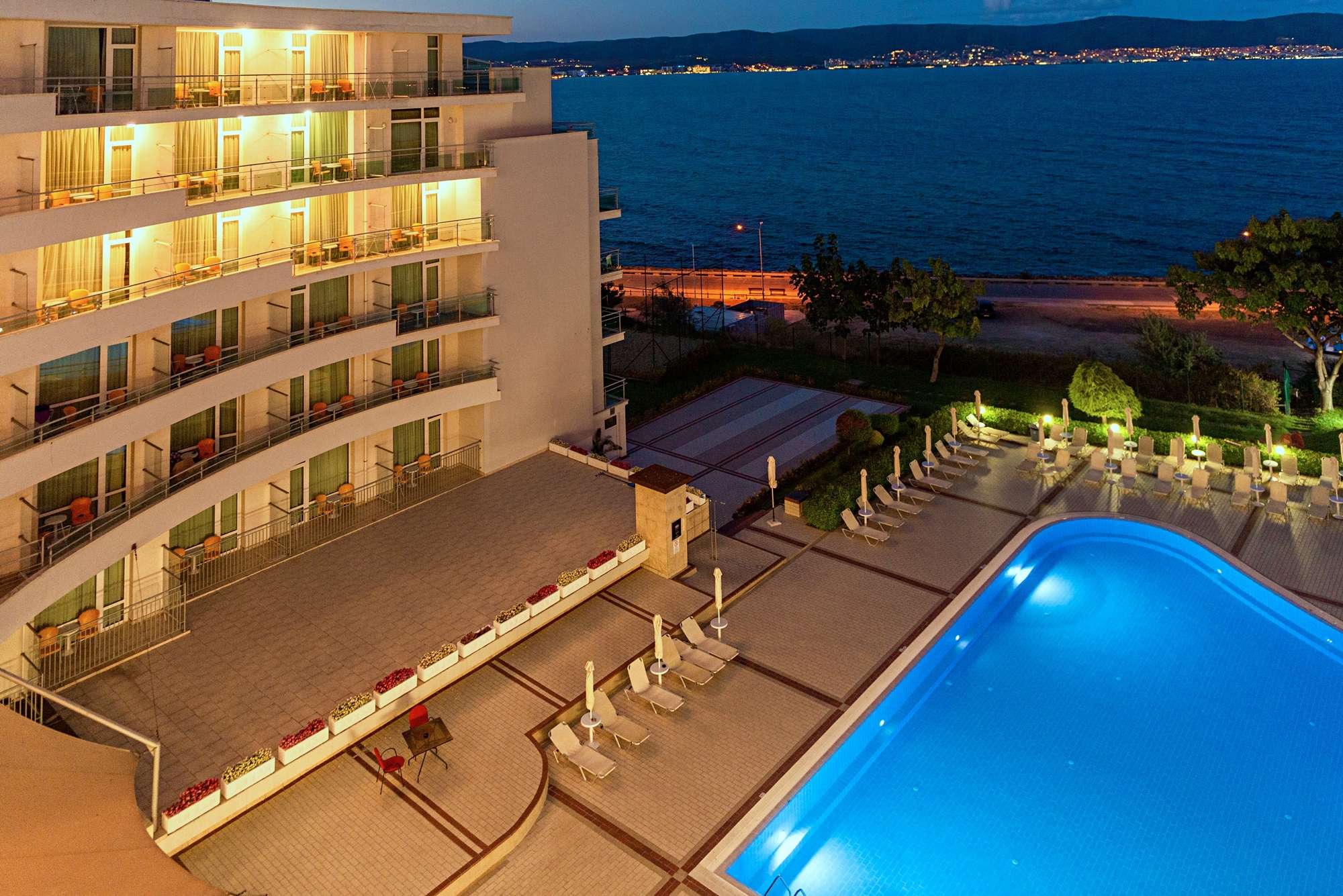 Hotel Fetsa Panorama-Nocni izgled.jpg