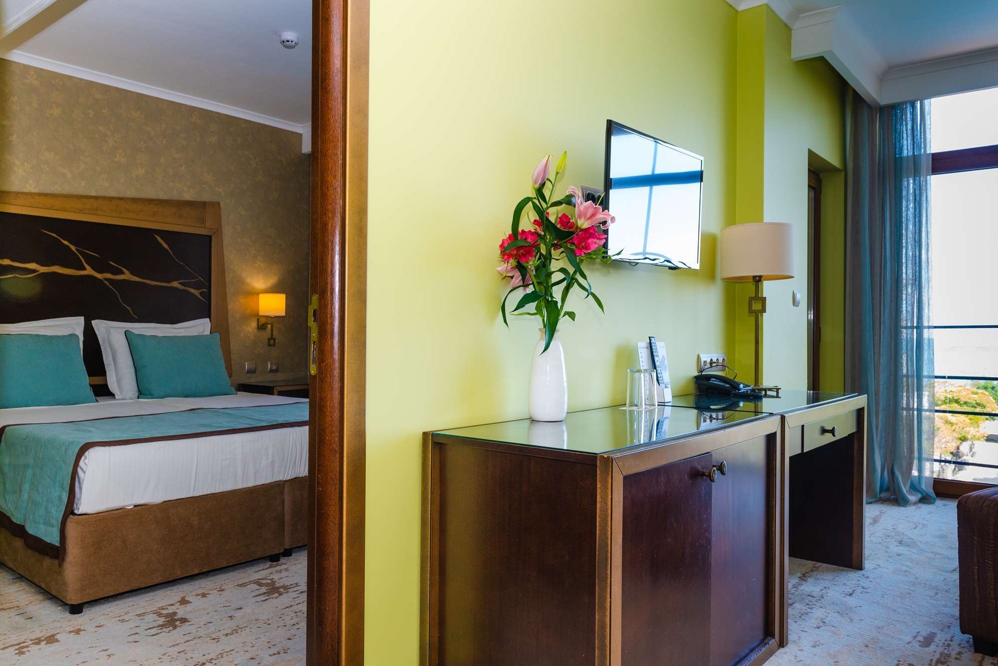 Via Pontika Hotel-Suite pogled more.jpg