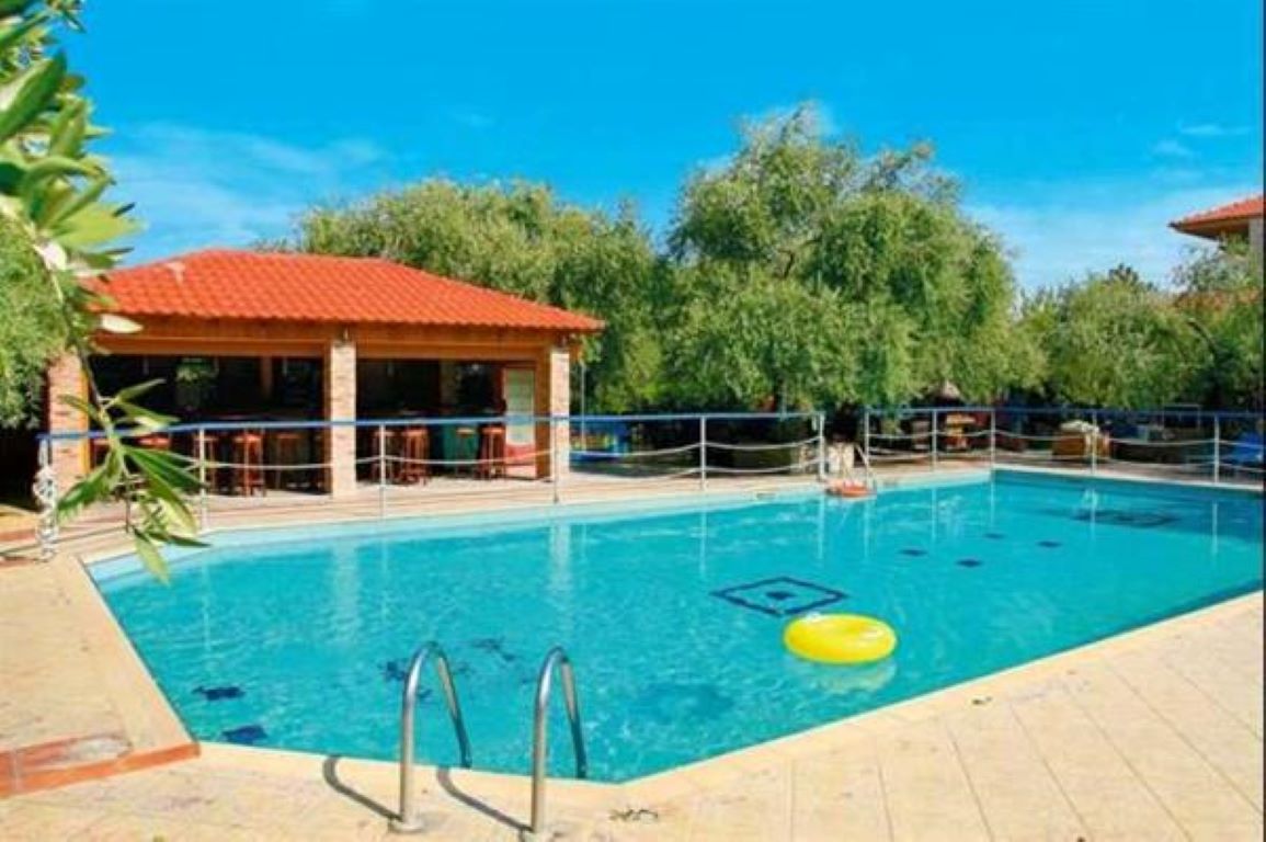 Vranas Hotel-Bazen.jpg