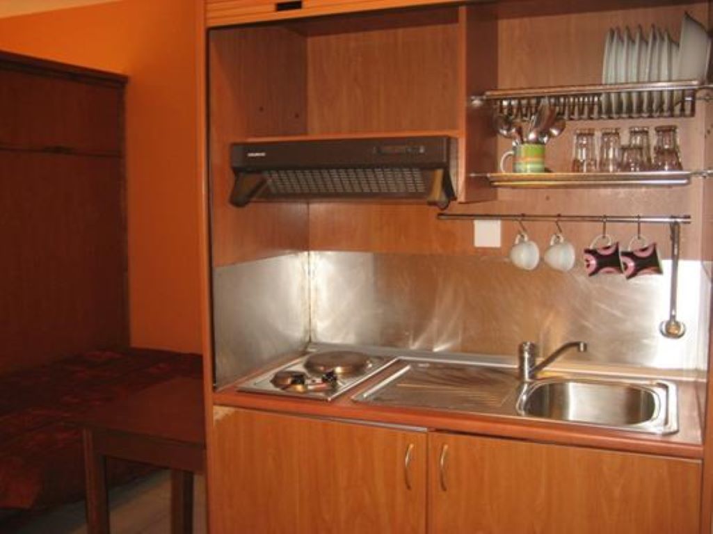 Vranas Hotel-Kuhinja u apartmanu.jpg