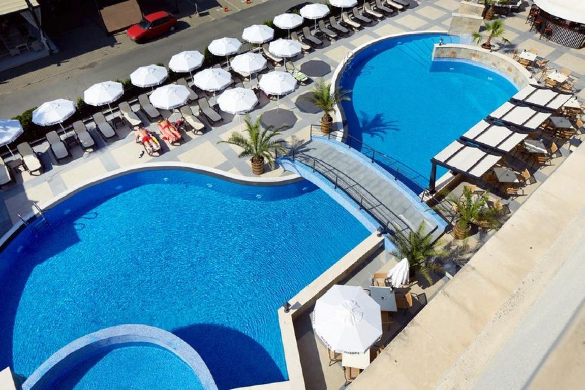 Hotel Nobel bazen.jpg