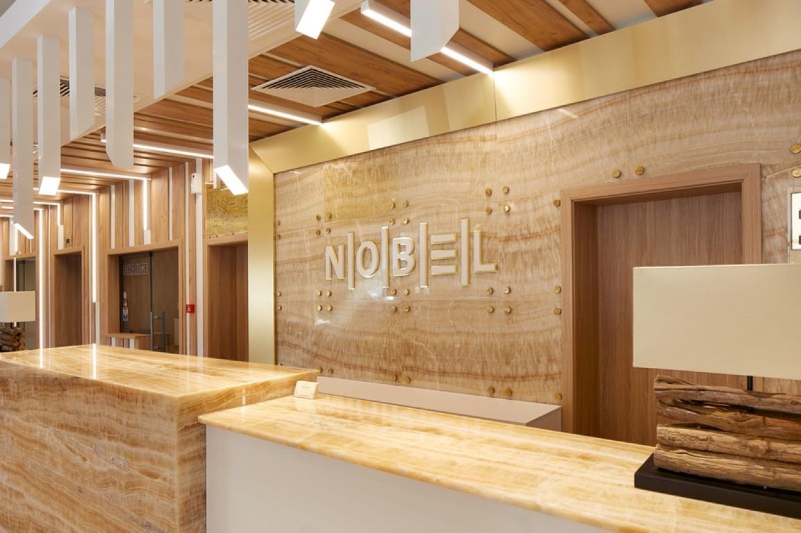 Hotel Nobel recepcija.jpg