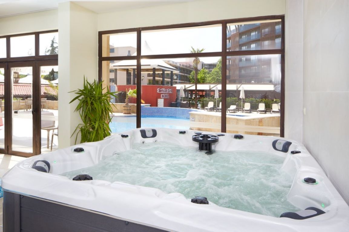Nobel hotel jacuzzi .jpg