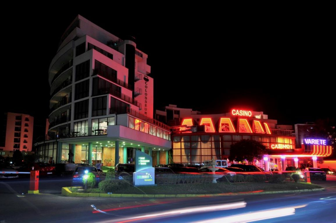 Colosseum hotel nocni izgled.jpg