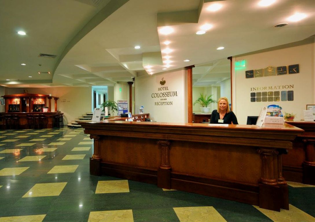 Hotel Colosseum recepcija.jpg