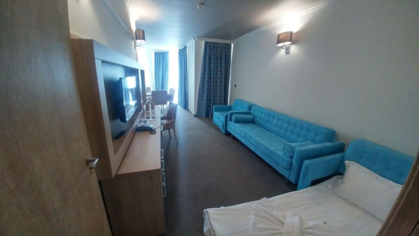 Tiara Beach hotel apartman sa pomocnim lezajem.jpg
