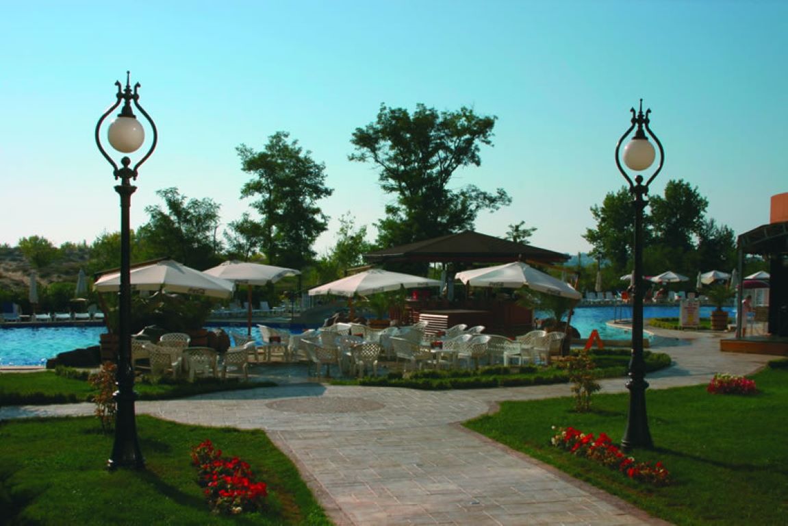 Tiara Beach hotel basta.jpg