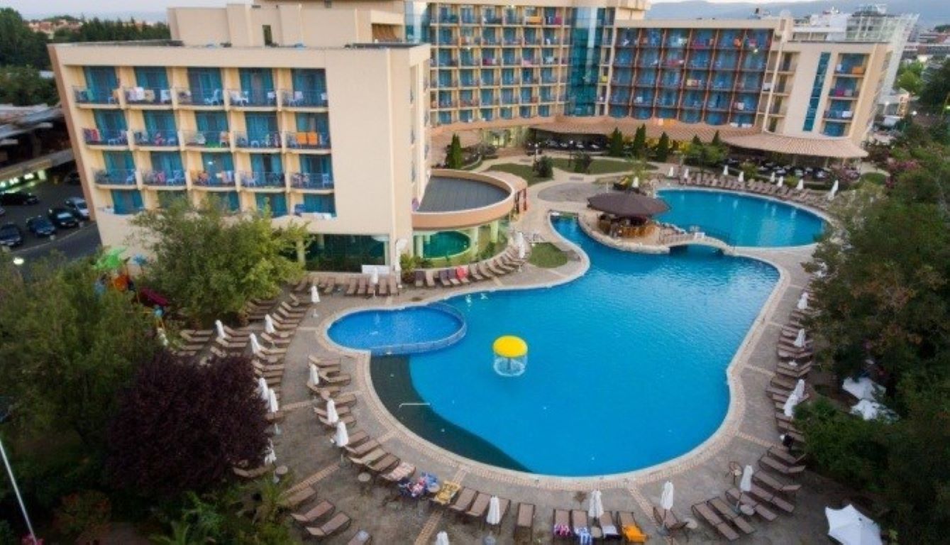 Tiara Beach hotel bazen.jpg