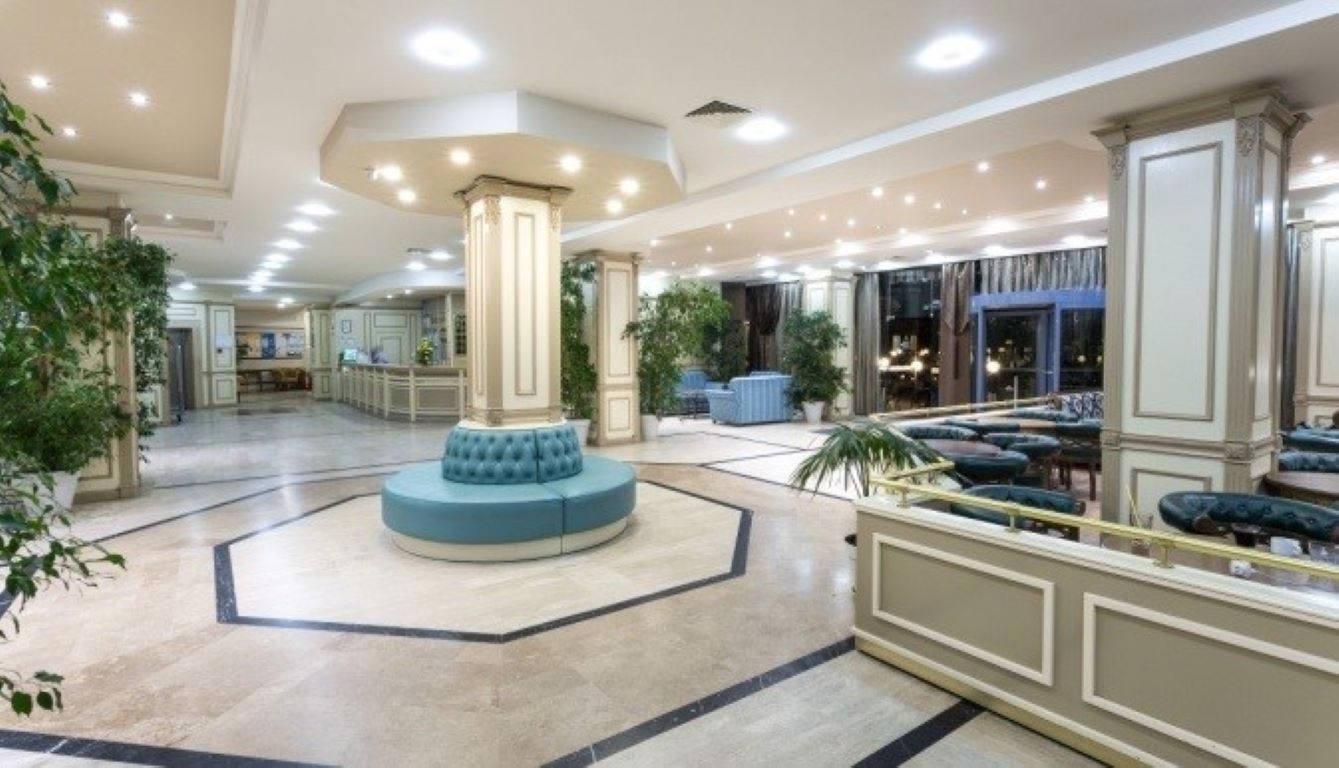 Tiara Beach hotel lobi i recepcija.jpg