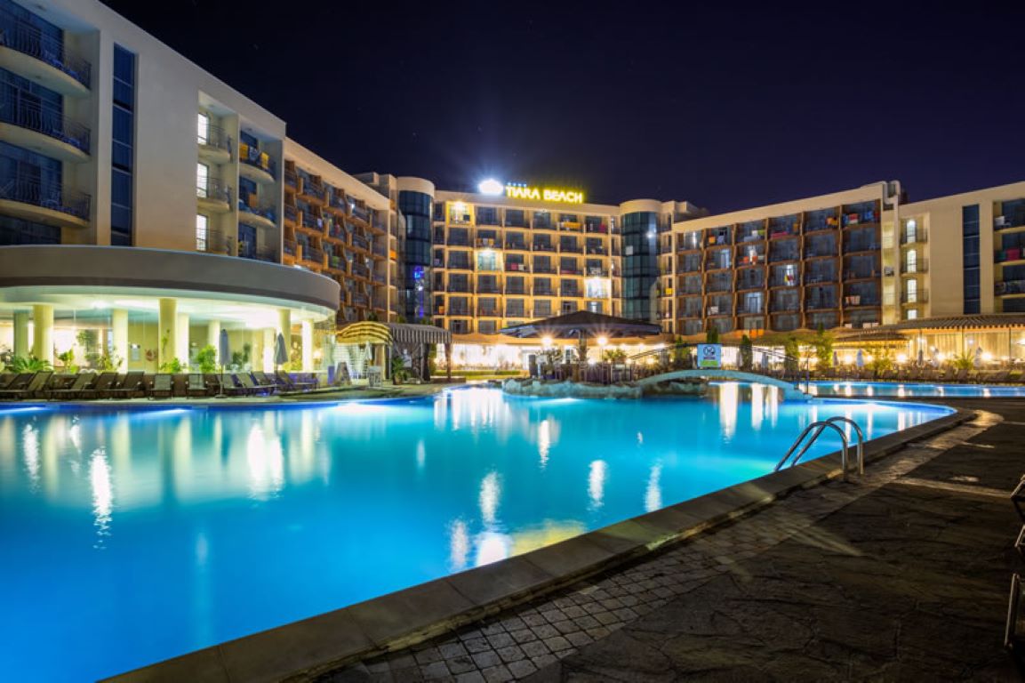 Tiara Beach hotel nocu.jpg