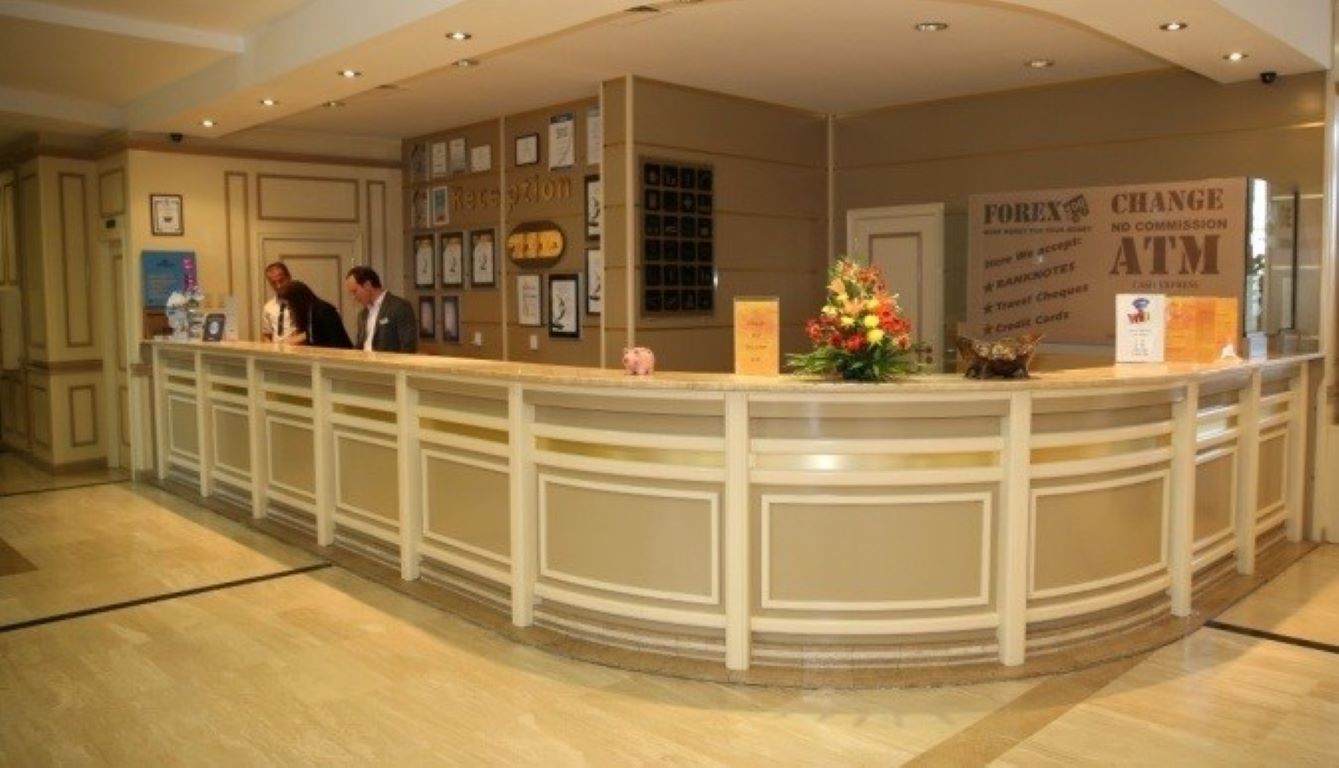 Tiara Beach hotel recepcija.jpg
