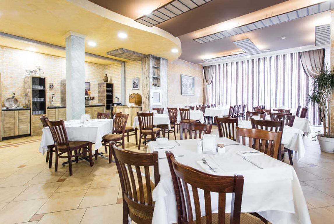 Tiara Beach hotel restoran.jpg