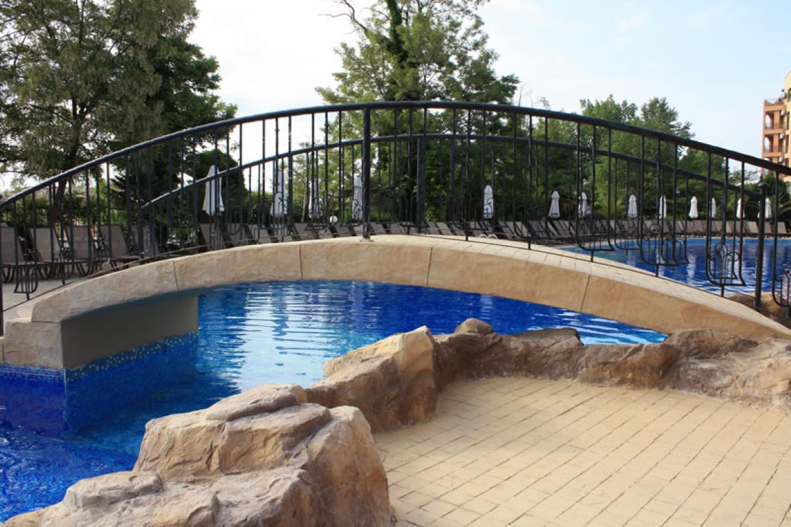 Tiara Beach hotel spoljasnji bazen.jpg