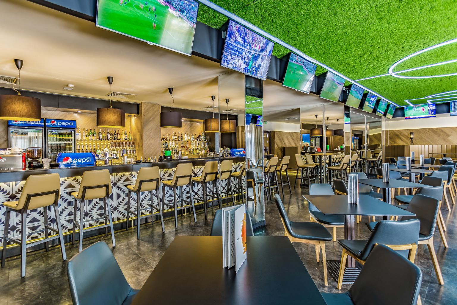 Barcelo Royal Beach-Bar.jpg