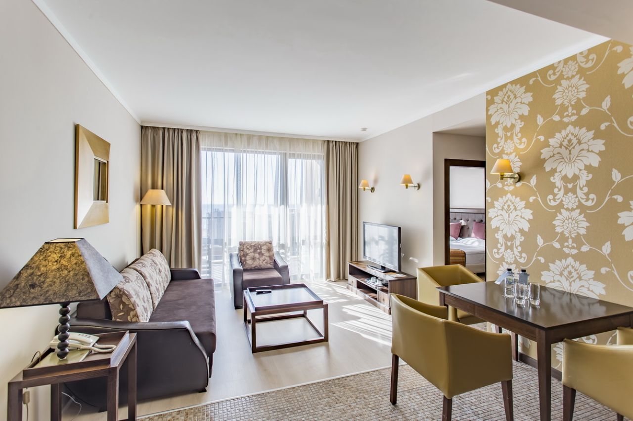 Barcelo Royal Beach Hotel-Apartman pogled bazen.jpg