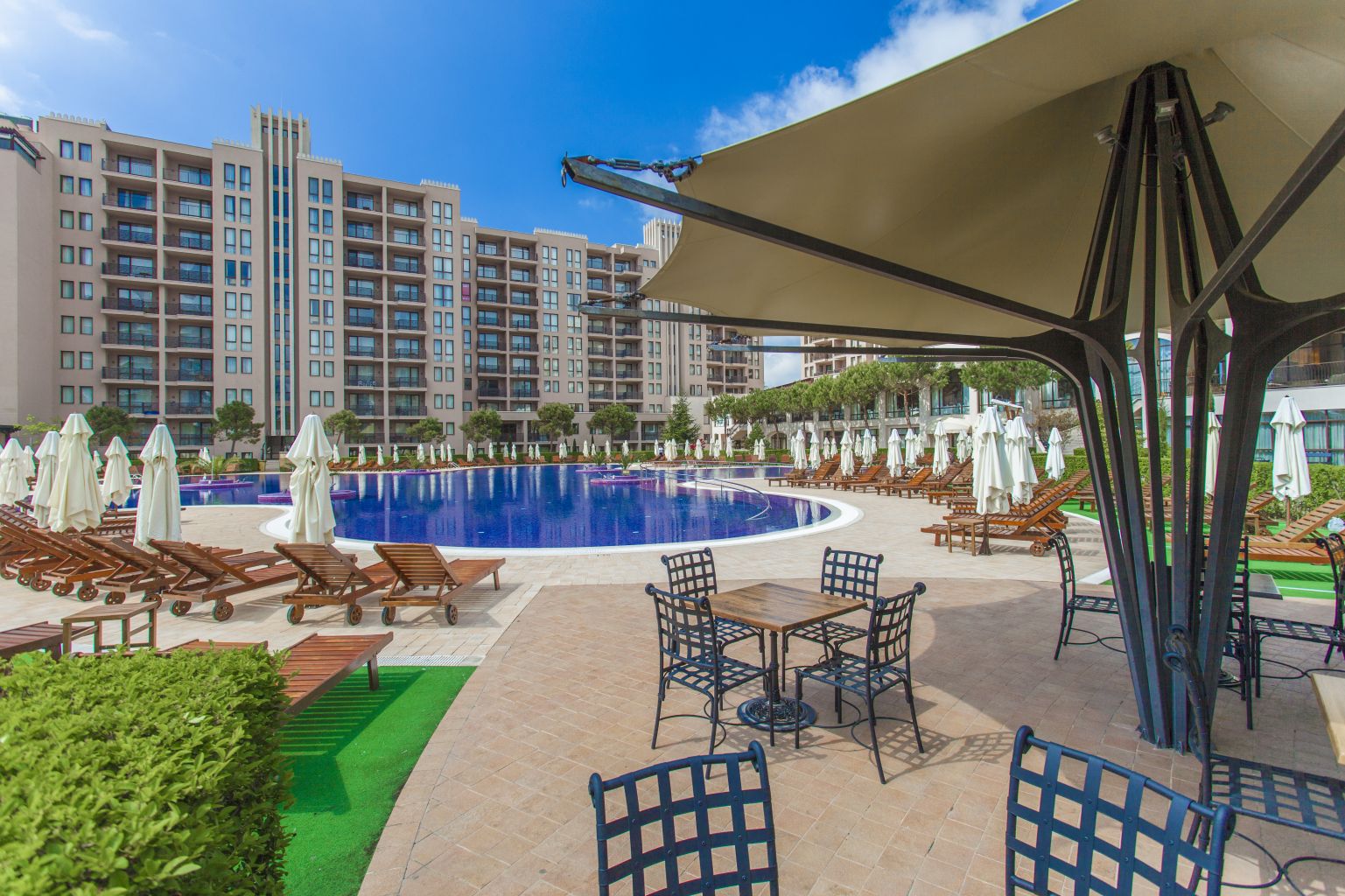 Barcelo Royal Beach Hotel-Bar na bazenu.jpg